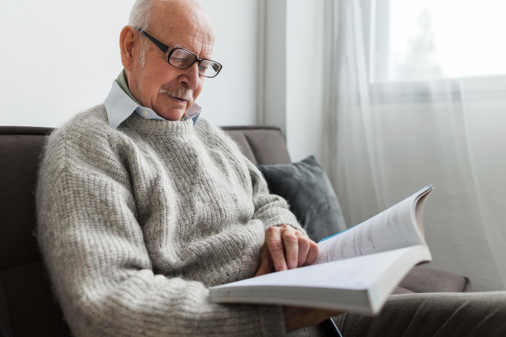 A man sitting and reading, Image from Freepik 10892995