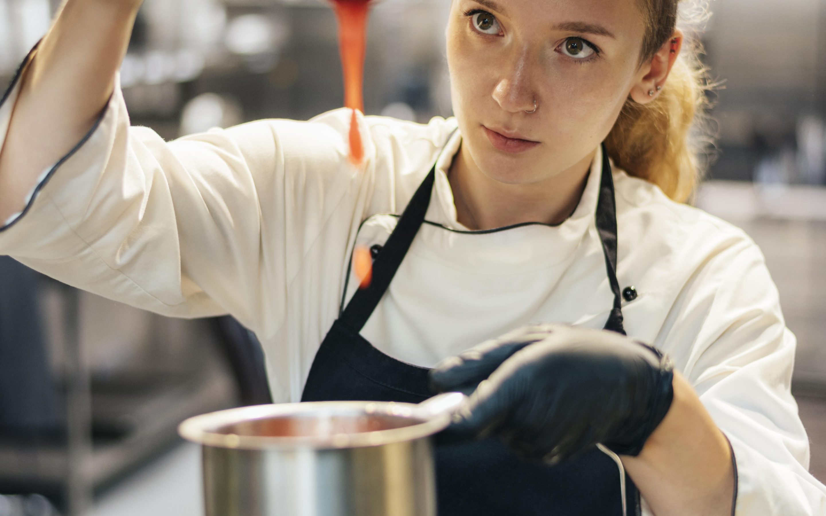 Female chef preparing a sauce Image 11228851 by Freepik