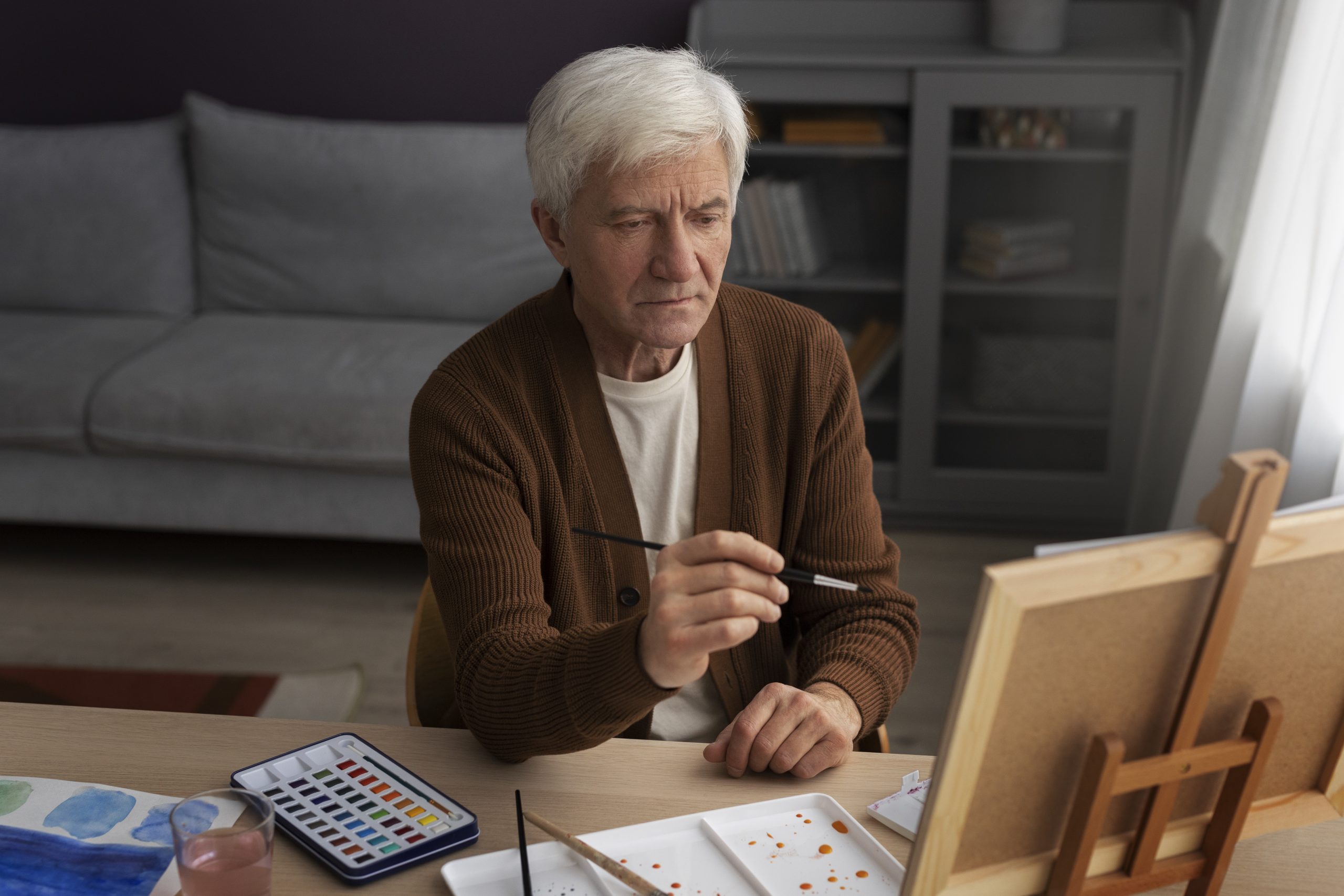 Man painting with watercolours Image 38673671 by Freepik