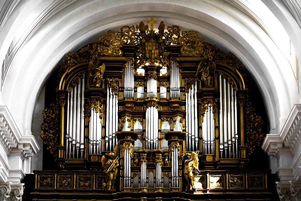 Church Organ pipes, image 2681209 from Pixabay