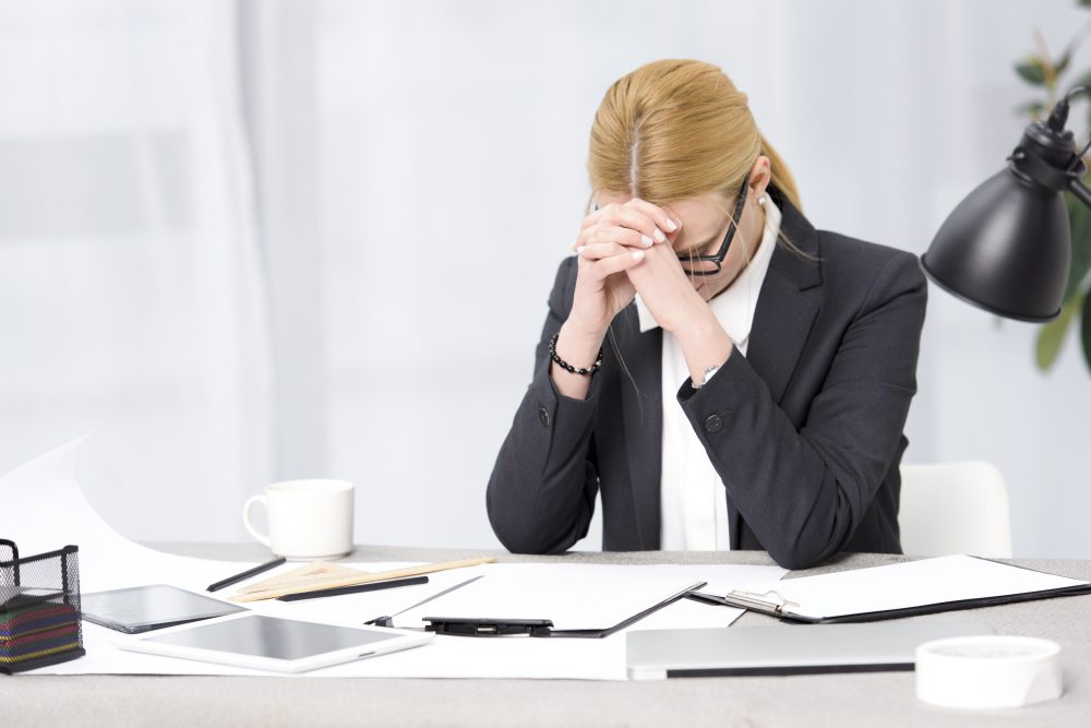 Frustrated young business woman from Magnific