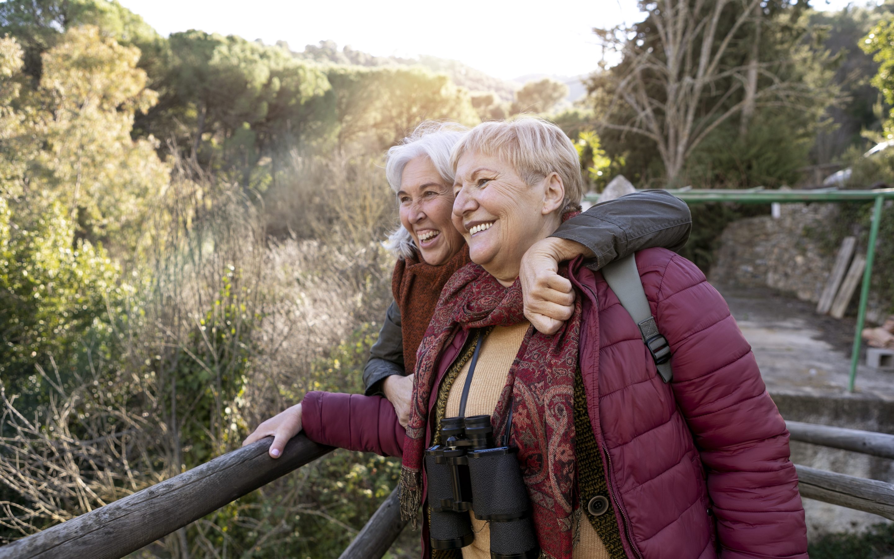 Women enjoying hike a hike together from Magnific
